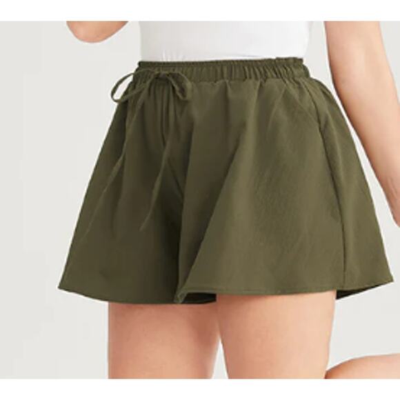 BLOOMCHIC 14-16 1x plus army green elastic waist drawstring shorts NWT B155 - Picture 1 of 5
